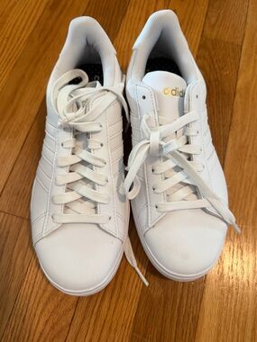 UVGC Adidas Women’s White Classic Lace-Up Sneakers